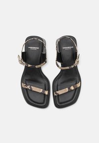 Vagabond INES - Sandaalit nilkkaremmillä - beige/black