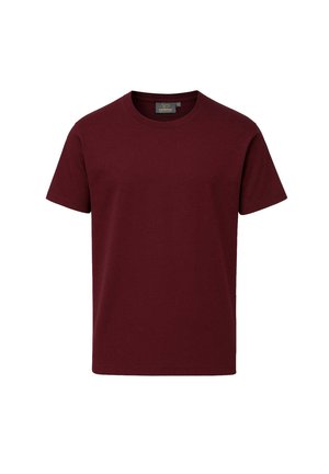 Burgunderfarbene Baumwoll-T-Shirt mit kurzen Ärmeln und rundem Ausschnitt; verfügt über eine glatte Textur und ein schlichtes Design ohne Muster oder Akzente.