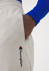 Champion ICONS HEM PANTS - Treniņtērpa apakšdaļas - silver lining