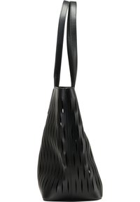 Zwarte leren totebag met lange hengsels en een gestructureerd oppervlak met uitgesneden diamantvormige patronen.