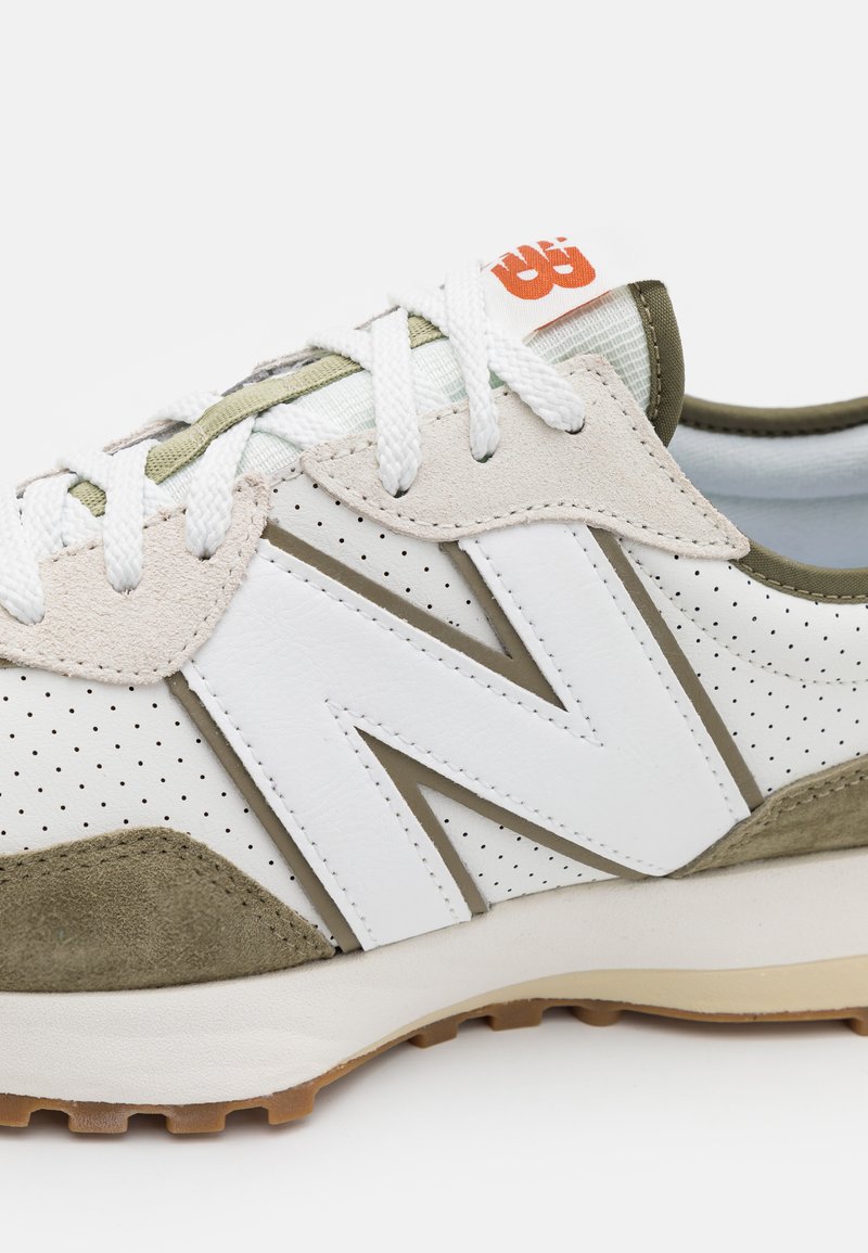 New Balance 327 UNISEX - Sneaker low - covert green/dunkelgrün  