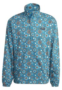 Långärmad tröja med krage, med blå bakgrund och ett blommigt solmönster i vitt och orange. Lättviktig tyg.