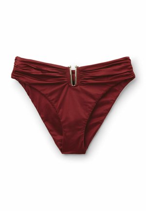Vínové spodní díly bikin s řasením po stranách a středovou zlatou ozdobnou sponou. Hladká tkanina, středně vysoký střih vhodný pro různorodé velikosti.