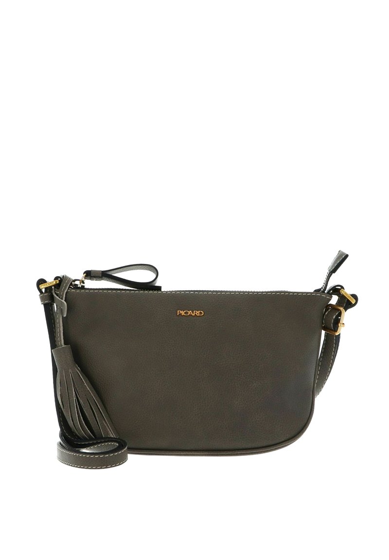 Sac bandoulière en cuir gris avec un logo doré, une sangle ajustable et un pompon décoratif. Texture lisse et forme arrondie.