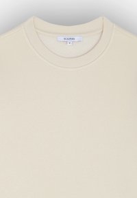 Beige sweatshirt met een geribbelde ronde hals, gemaakt van zachte stof. Bevat een klein "SCALPERS"-label aan de binnenkant van de kraag. Maat M.
