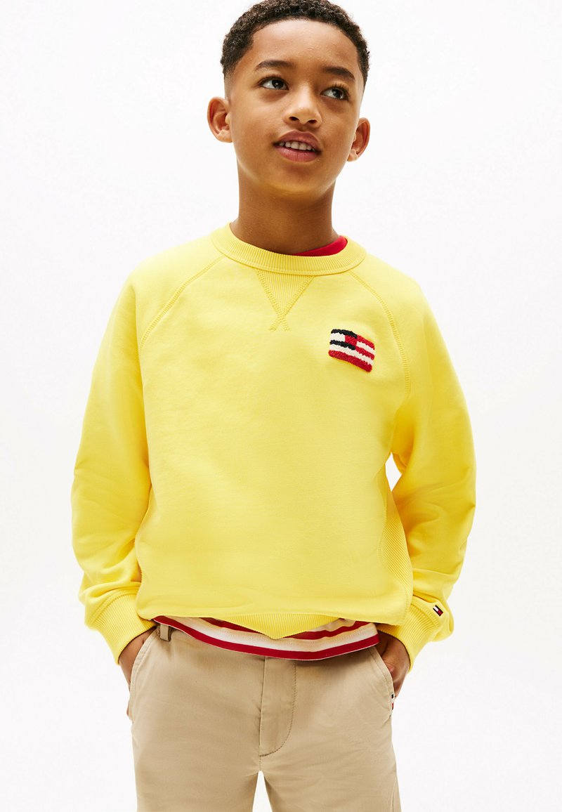 Tommy Hilfiger FLAG Sudadera star fruit yellow/amarillo