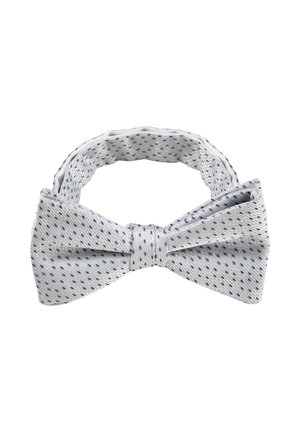 Lichtgrijze strik met kleine blauwe polkadotjes, voorgestrikt met verstelbare stoffen band, getoond op een witte achtergrond.