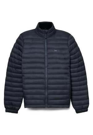 Navyblauwe lichtgewicht puffy jas met horizontale stiksels, hoge kraag en rits aan de voorkant. De manchetten zijn elastisch voor een nauwsluitende pasvorm.