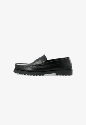 Mocassino in pelle nera con design elegante, punta tonda, cuciture decorative e suola in gomma testurizzata per una buona aderenza.