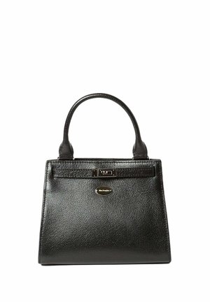 Sac à main en cuir noir texturé avec poignée supérieure, forme rectangulaire, et fermoir ainsi que plaque de logo en ton argenté sur le devant.