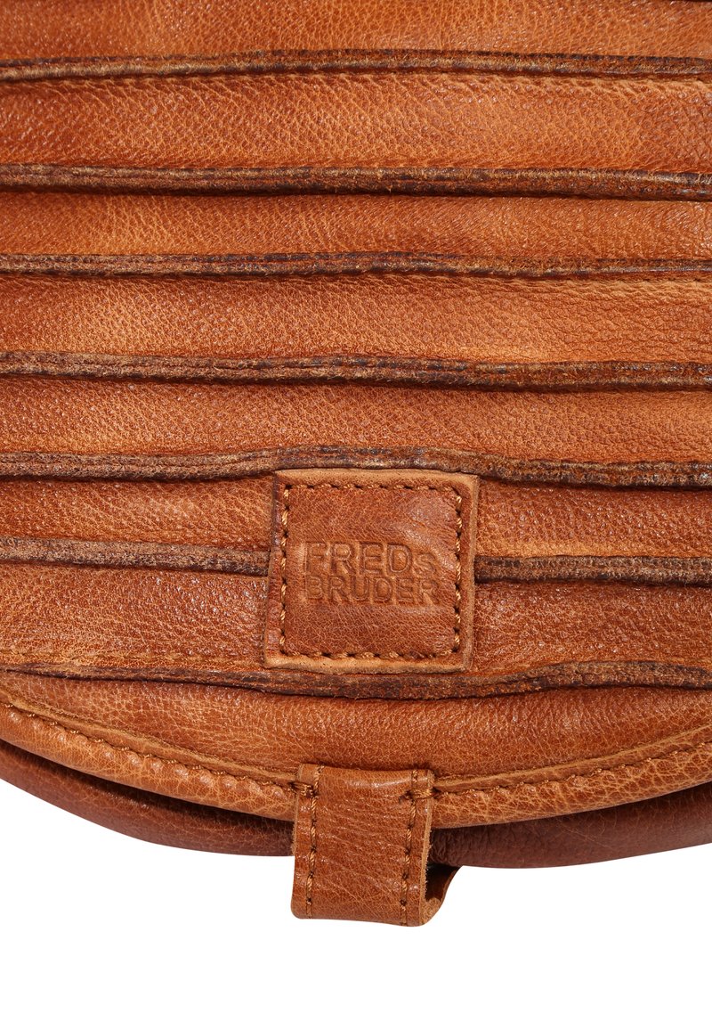 Damen Handtaschen | FREDsBRUDER RIFFEL STROLL Umhängetasche dark honey/braun - NF63945 Damen Handtaschen | FREDsBRUDER RIFFEL STROLL Umhängetasche dark honey/braun - NF63945