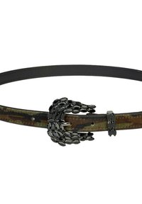 Cinturón con patrón de camuflaje y hebilla de garra de piedra negra. Fabricado en piel texturizada, presenta una correa negra suave y acentos de hardware metálico.