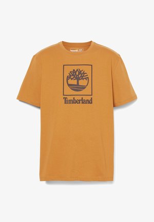 Męska koszulka z krótkim rękawem w kolorze musztardowym z czarnym logo drzewa Timberland i tekstem „Timberland” wyśrodkowanym z przodu.