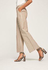 Pepe Jeans Tygbyxor - brown