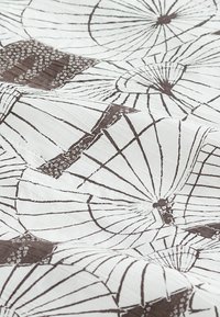 Next GATHERED SHORT SLEEVE TEXTURED BOXY REGULAR FIT - Nyomott mintás póló - ecru brown absract umbrella print