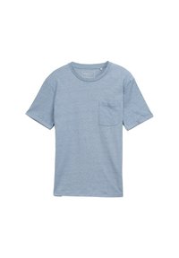 Tricou scurt cu mâneci scurte, de culoare bleu deschis, realizat dintr-un material moale, cu guler rotund și un singur buzunar la piept. Textură netedă și croială lejeră.