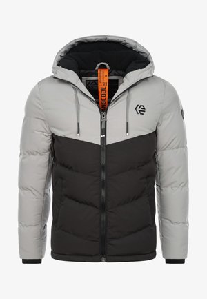 Vuorattu takki hupulla, jossa on värilohkoasu vaaleanharmaassa ja mustassa. Sen vetoketjukiinnitys ja eriväriset nauhat tuovat lisää yksityiskohtia.