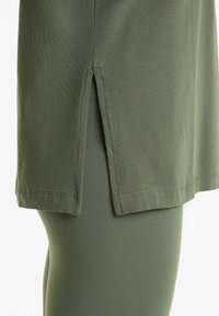OYSHO Tricou basic - mottled dark green