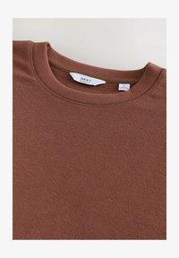 Unselected, brown