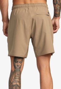 RVCA SPORT YOGGER 17- PERFORMANCE - Korte sportsbukser - dkh