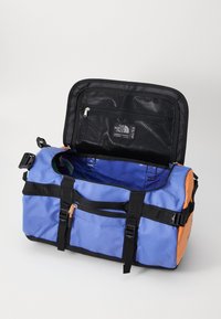 The North Face BASE CAMP DUFFEL - XS - Ranac - indigo plum-bright foam-papaya