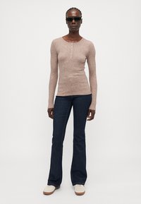 ONLY Tall ONLLINEA O NECK BUTTON - Top s dlouhým rukávem - brown lentil melange