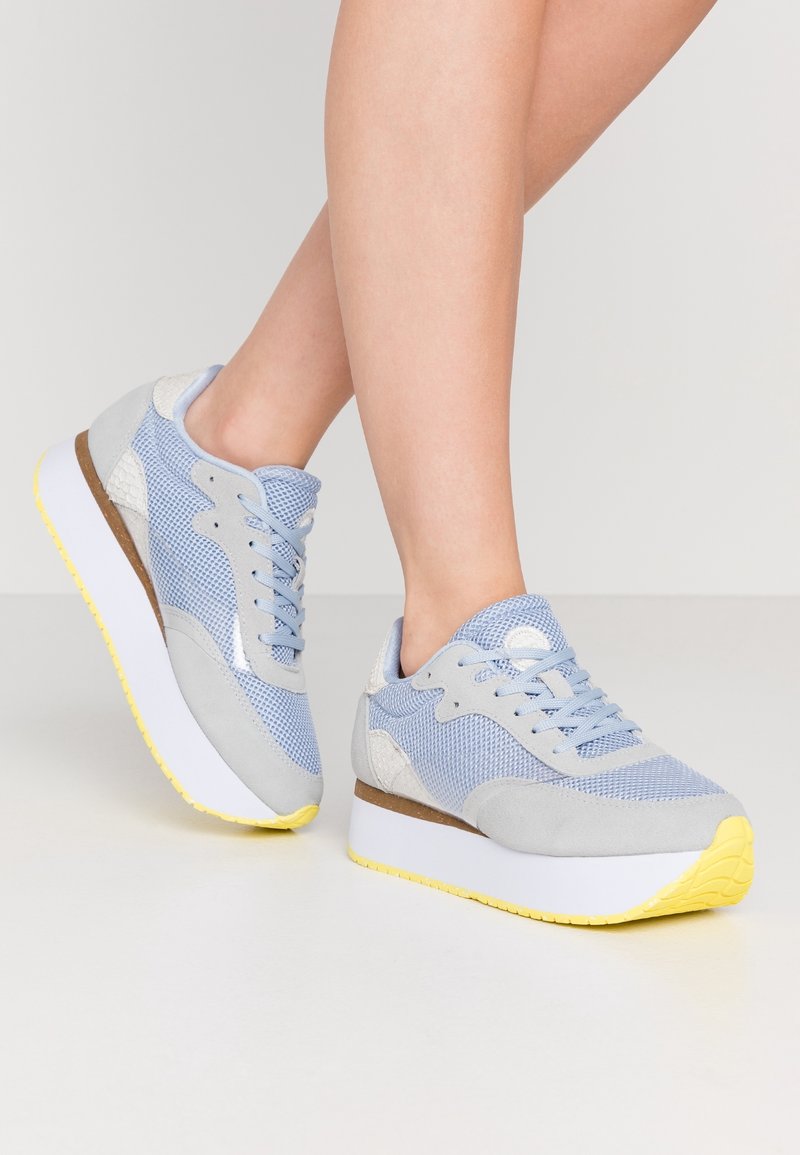 Woden Sneakers - light blue