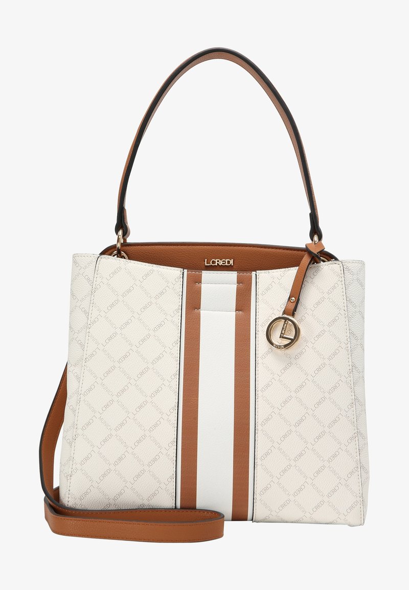 Sac à main blanc et beige avec des rayures verticales, motif de marque, breloque logo dorée, poignée supérieure et bandoulière amovible.