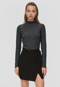 QS MIT ROLLSAUM - Longsleeve - schwarz