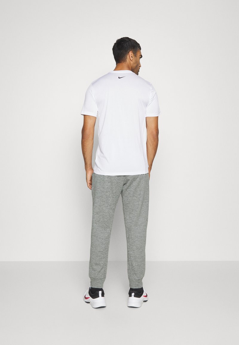 Nike Performance TAPER - Teplákové kalhoty - dark grey heather/particle grey/black