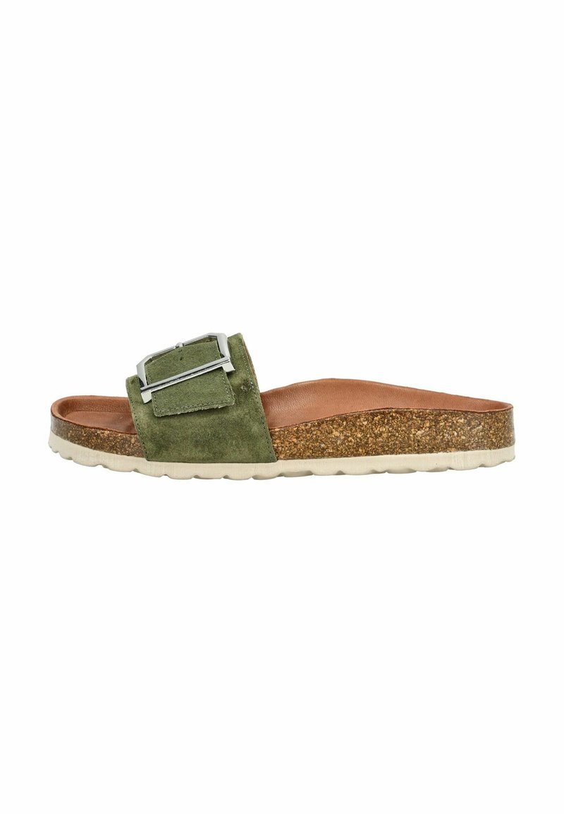 Sandal de ante verde con doble hebilla, plantilla de corcho y suela de goma blanca texturizada, con una plantilla marrón lisa.