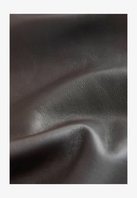 Sélectionné, chocolate brown