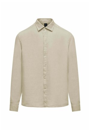 Beige overhemd met lange mouwen, knopen aan de voorkant, puntige kraag en zichtbare knopen, getoond op een witte achtergrond.
