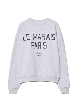 Hellgraues Sweatshirt mit schwarzem Text "LE MARAIS PARIS" und kleinerem, kursivem "Frankreich 75003", mittig auf der Vorderseite, mit langen Ärmeln.