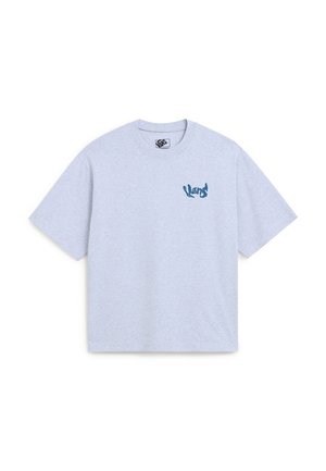 Camiseta de manga corta gris claro con cuello redondo y pequeño logo azul de Vans en el lado izquierdo del pecho.