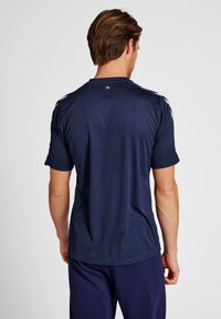 Hummel CORE XK  - T-shirt print - marine white