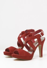 Pier One Sandali con tacco - red