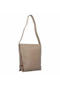 Sac à épaule en cuir beige avec une surface texturée, de forme rectangulaire, bandoulière ajustable et design minimaliste. Dispose d'une fermeture éclair.