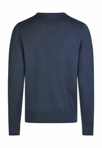 Marineblauw gebreid sweater met lange mouwen en een ronde halslijn. Kenmerkt zich door ribgebreide manchetten en zoom, een gladde textuur en geen zichtbare patronen.