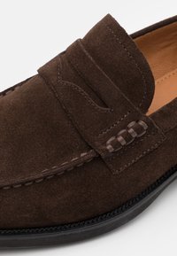 Vagabond MARIO - Zapatos sin cordones - brown
