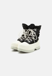 Converse CHUCK TAYLOR ALL STAR LUGGED 2.0 PLATFORM COUNTER CLIMATE EXTRA HIGH - Stivaletti stringati - black/egret