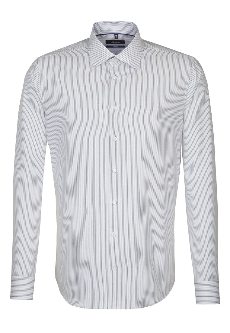 Weißes Hemd mit feinen blauen senkrechten Streifen, langen Ärmeln, spitzem Kragen und abgerundetem Saum. Hergestellt aus glattem Stoff.