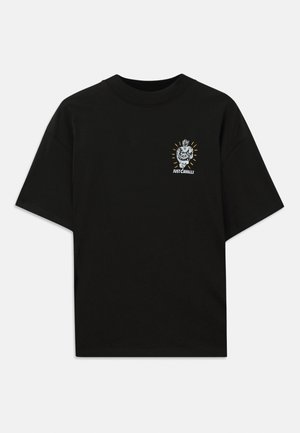 Czarny bawełniany t-shirt z krótkim rękawem, z grafiką korony i twarzy, obok napisu "JUST CAVALLI."