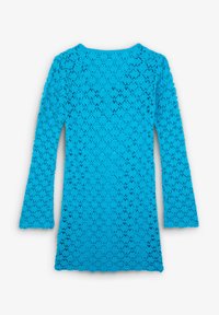 Rochie albastră din dantelă cu mâneci lungi, având un model în diamant. Țesătura are un finisaj texturat și o ușoară elasticitate. Decolteu rotund.