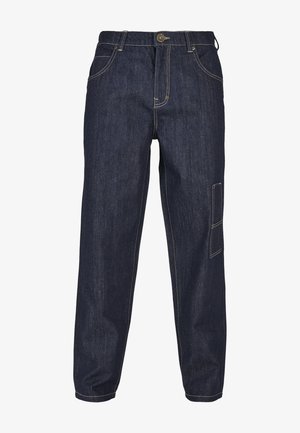 Pantalon en denim bleu foncé avec une coupe ample. Ses caractéristiques incluent des poches avant et arrière, des coutures contrastées et une poche latérale.