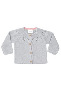 Cardigan lavorato a maglia grigio chiaro con maniche lunghe, scollo rotondo e colletto interno rosa. Presenta quattro bottoni in legno e dettagli a motivo foglia.