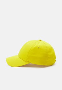 Tommy Hilfiger SMALL FLAG UNISEX - Kapa - valley yellow
