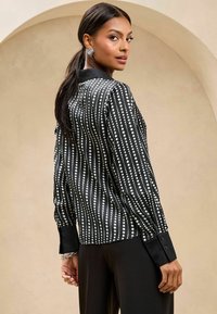 Lipsy REGULAR FIT - PRINTED - Blúzka so zapínaním na gombíky - black