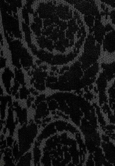 Schwarz und grau gemusteter Strickstoff mit einem strukturierten Design aus kreisförmigen Formen, das ein weiches und dichtes Aussehen bietet.
