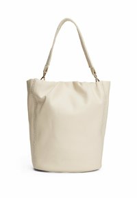 Borsa a spalla in pelle color crema con parte superiore morbida e arricciata, manico robusto e cuciture decorative lungo le cuciture. Design minimalista.